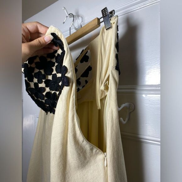 Tibi New York | Linen Strapless Dress with Floral Appliqué - Picture 6 of 10